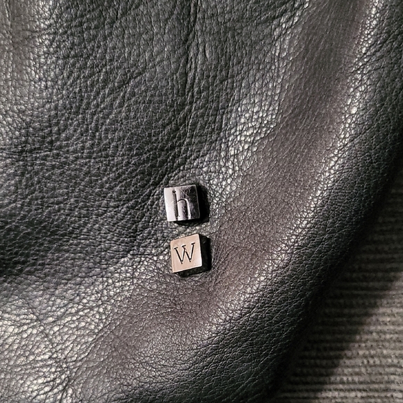 HELEN WELSH LIKE NEW Elegant Black Leather Shoulder Bag - Picture 5 of 14